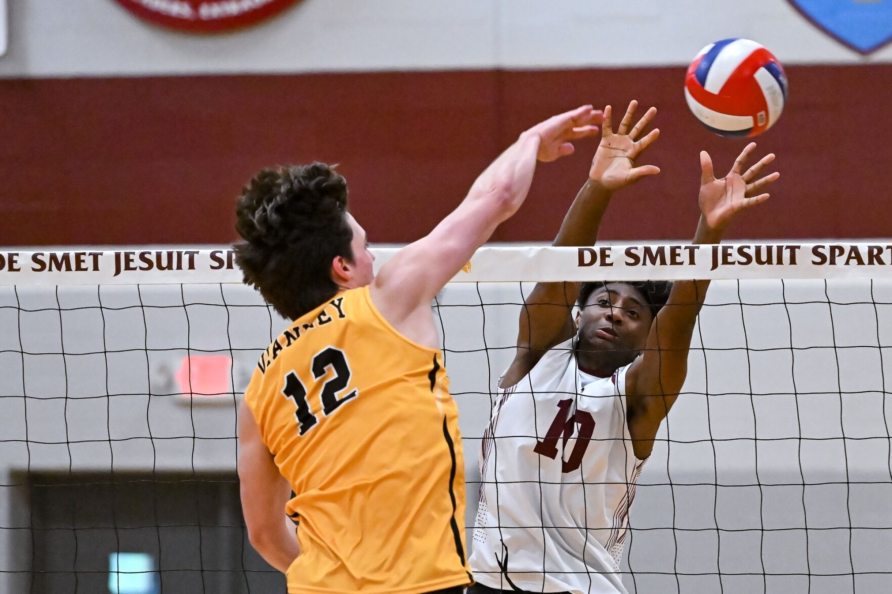 05/02/24 - Boys Volleyball Vianney at De Smet